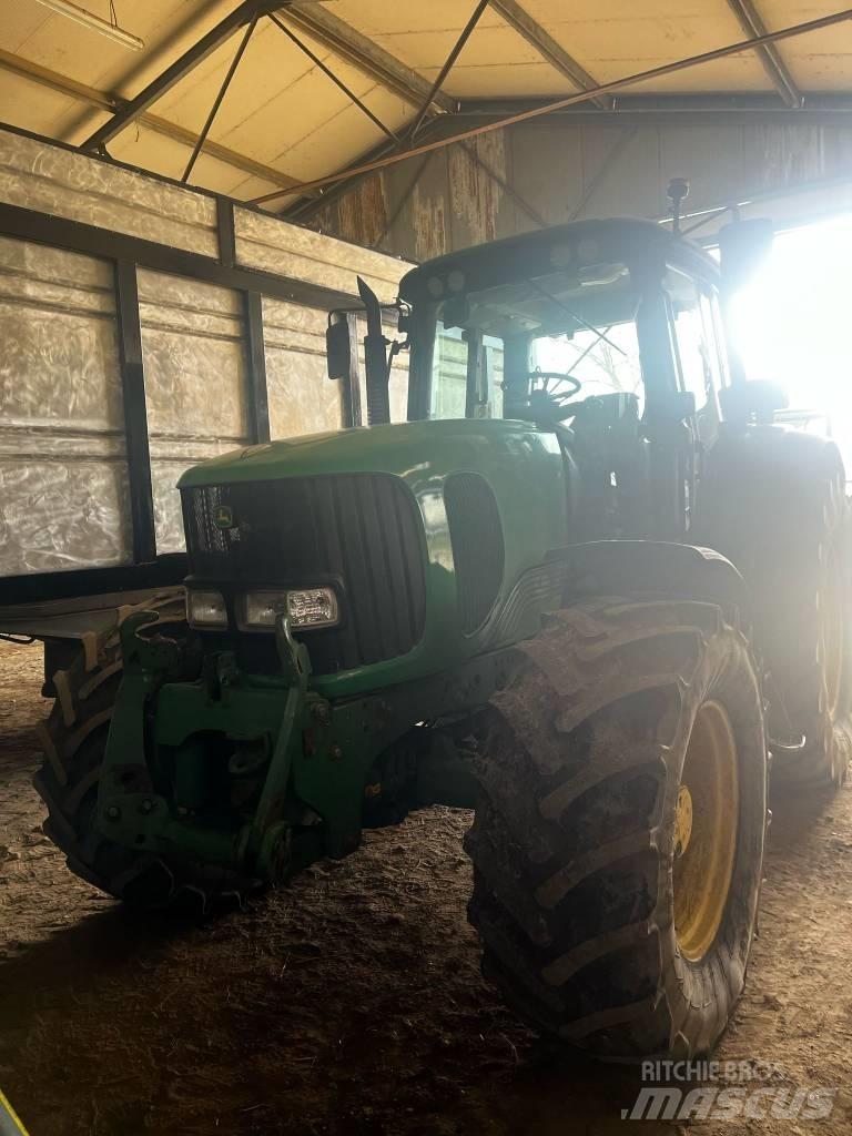 John Deere 6820 Tractoare
