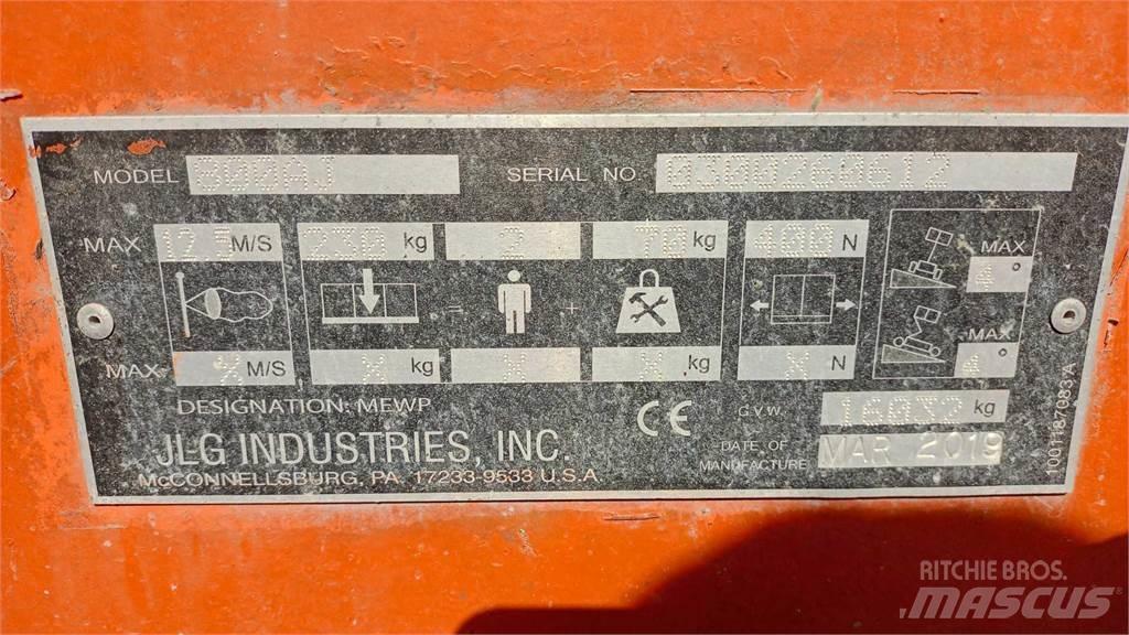 JLG 800AJ Nacele cu brat articulat