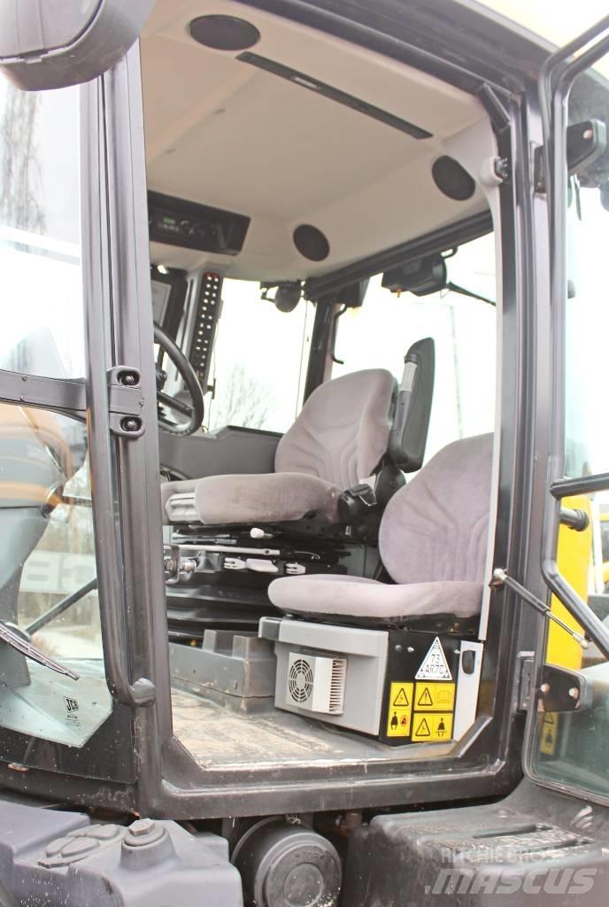 JCB Fastrac 4220 Tractoare