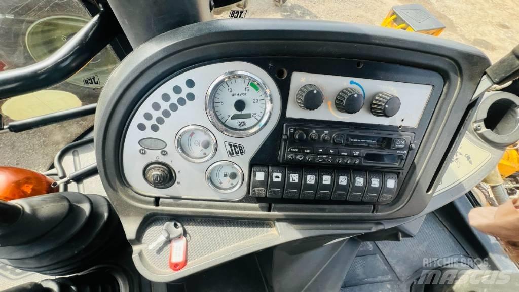 JCB 4 CX Buldoexcavatoare