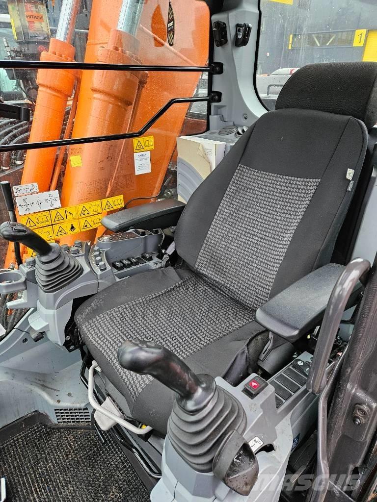 Hitachi ZX 135 US-7 Excavatoare pe șenile
