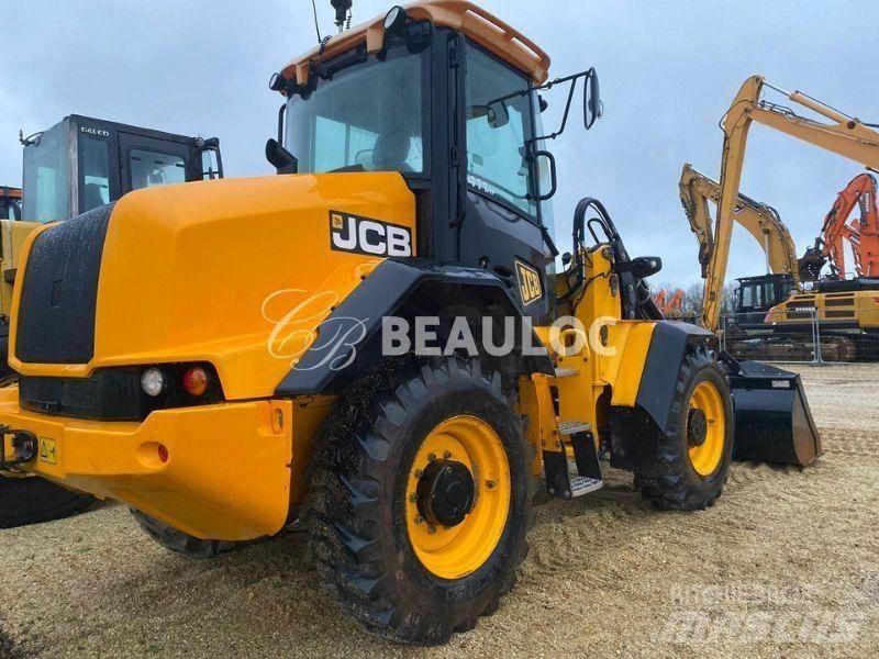 JCB 411 Incarcator pe pneuri