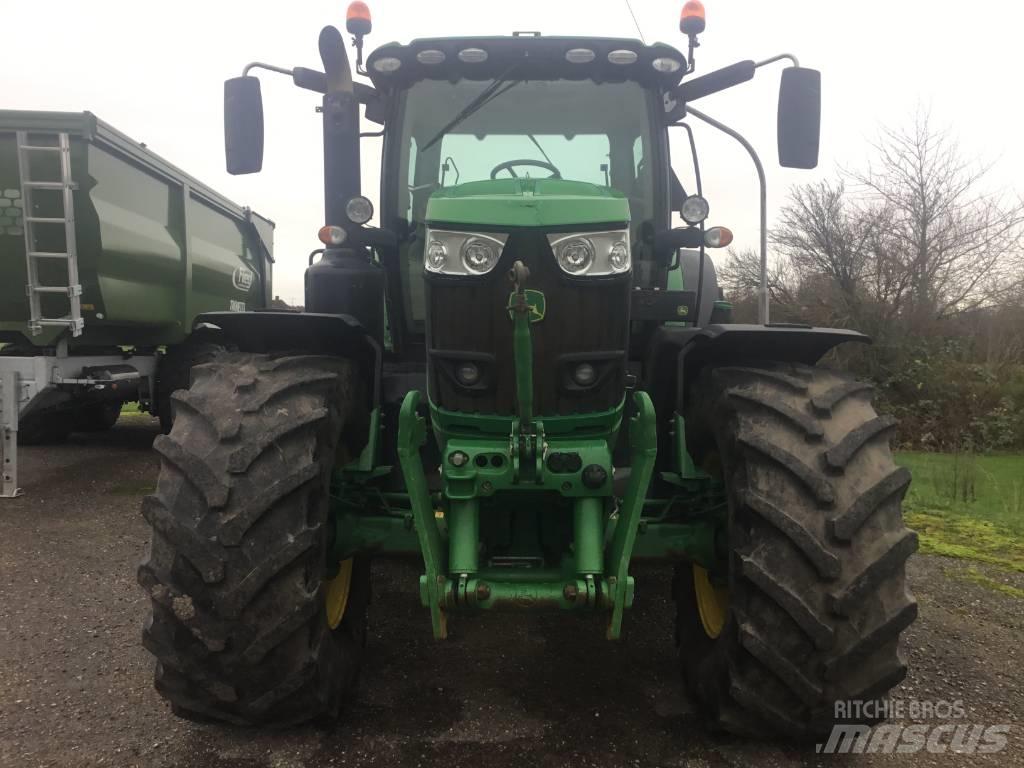 John Deere 6215 R Tractoare