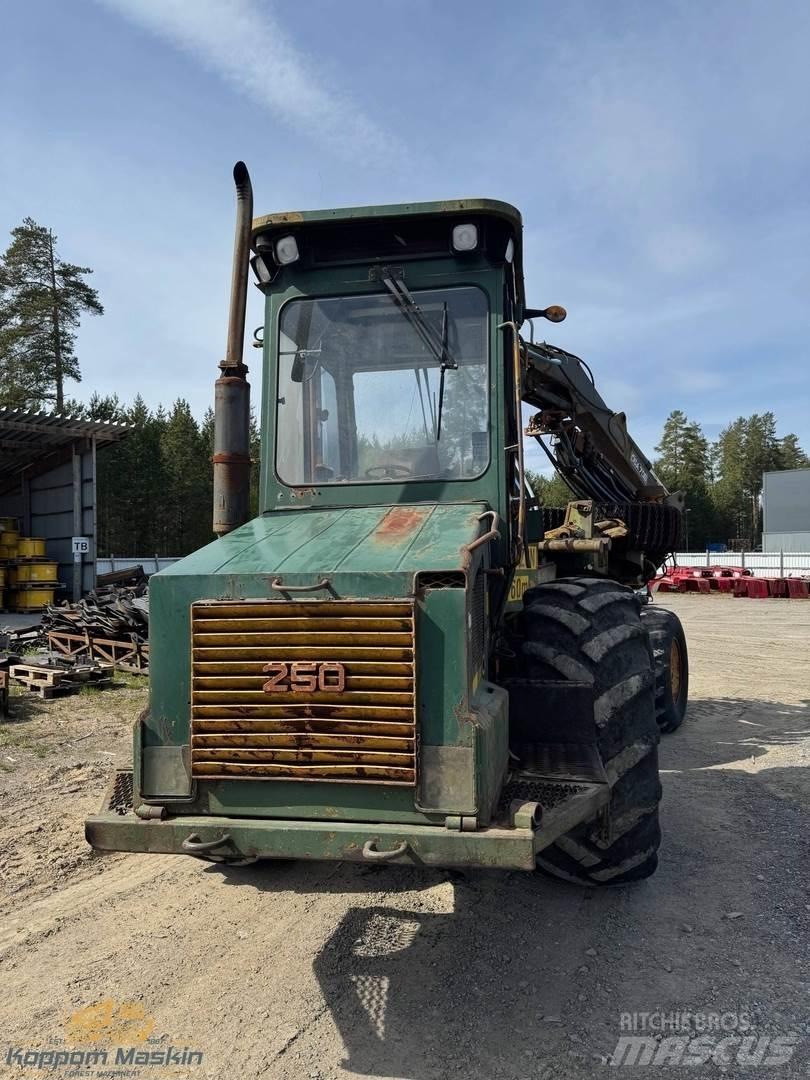 Ösa 250/706 Combine forestiere