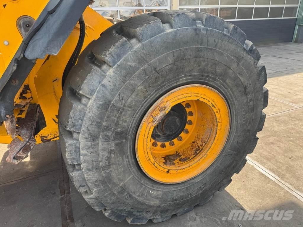 JCB 457 Incarcator pe pneuri
