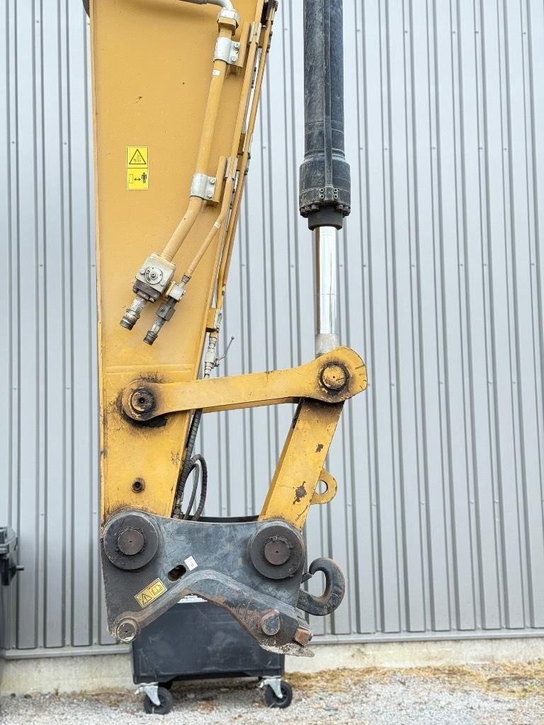 CAT 326 F L Excavatoare pe șenile
