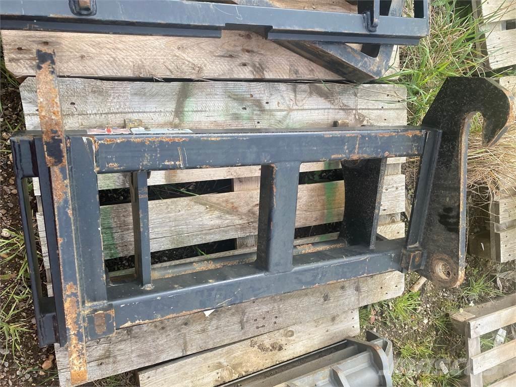  ADAPTOR PLATE Manipulatoare agricole