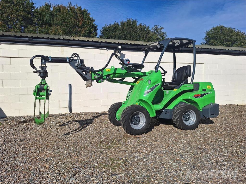 Avant 528 Incarcator pe pneuri