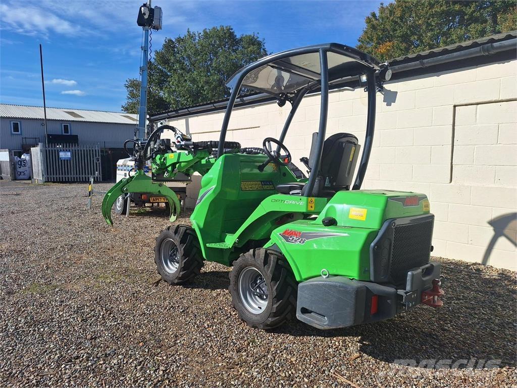 Avant 528 Incarcator pe pneuri