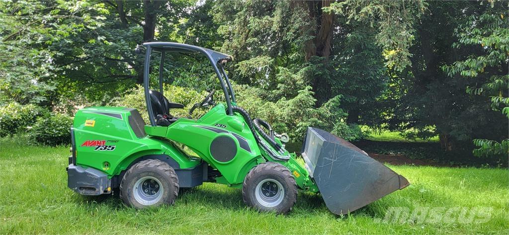 Avant 735 Incarcator pe pneuri