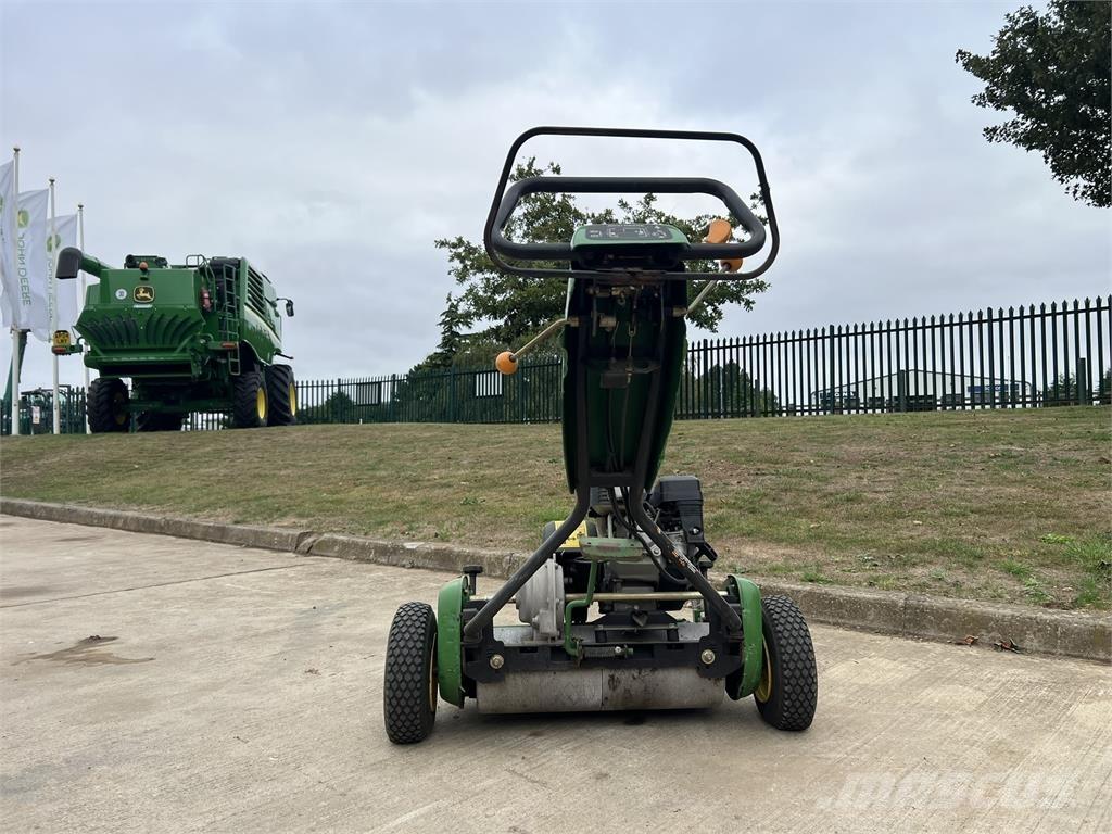 John Deere 220C Utilaje agricole - Altele