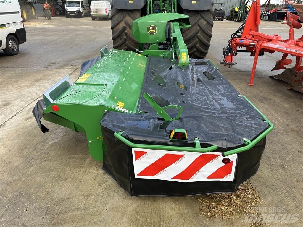 John Deere 331 Cositoare de iarba cu umidificator