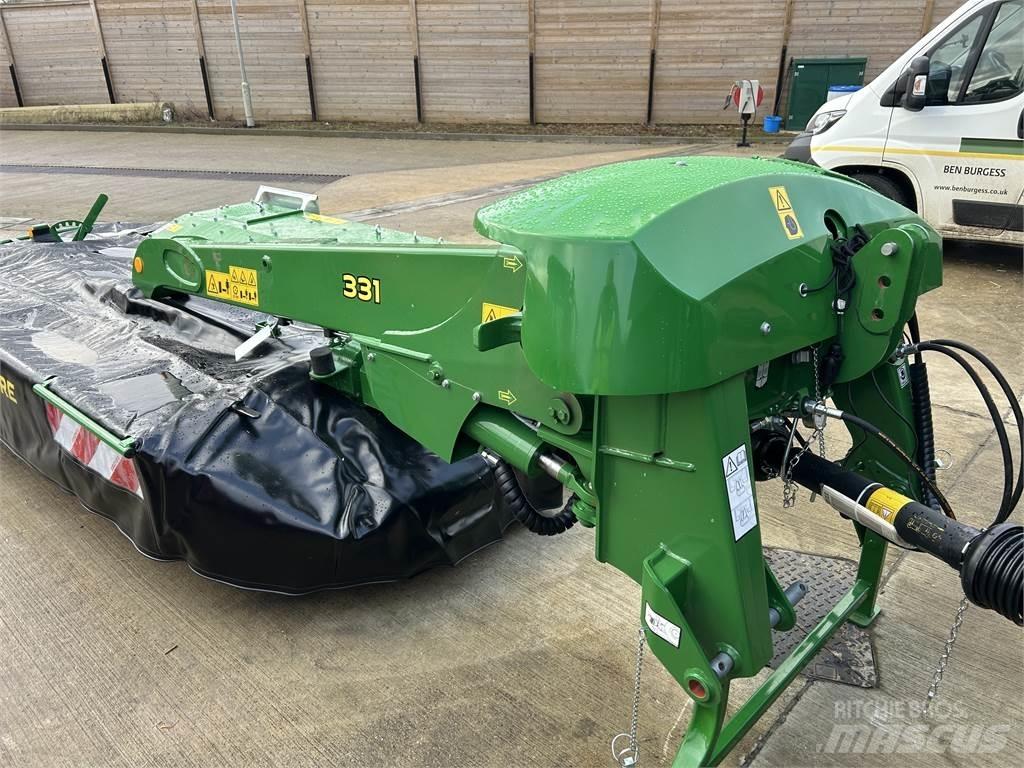 John Deere 331 Cositoare de iarba cu umidificator