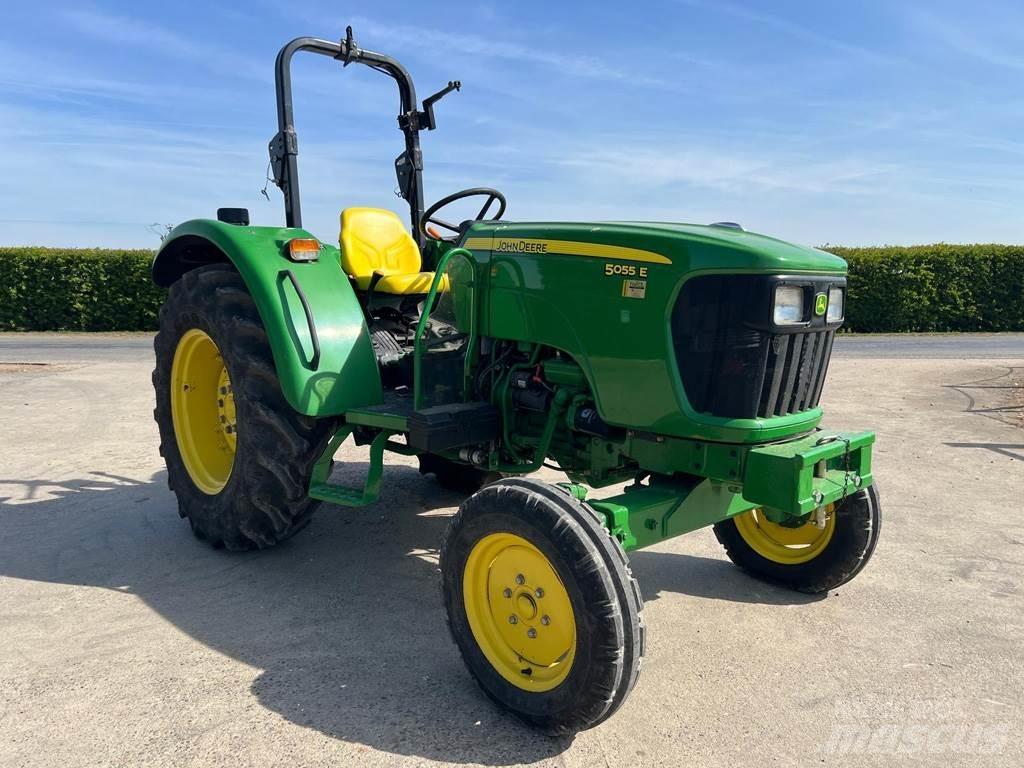 John Deere 5055E Tractoare