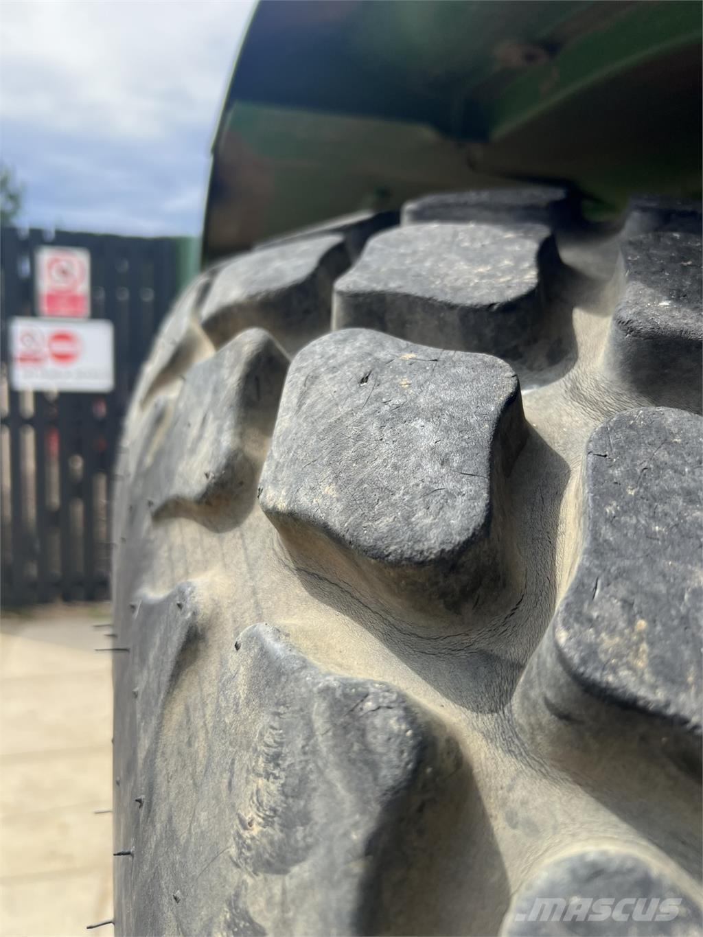 John Deere 5075E Tractoare