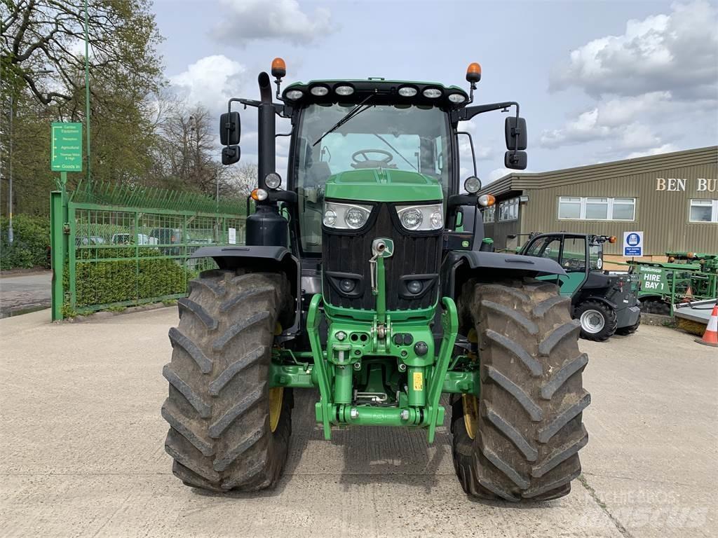 John Deere 6215R Tractoare