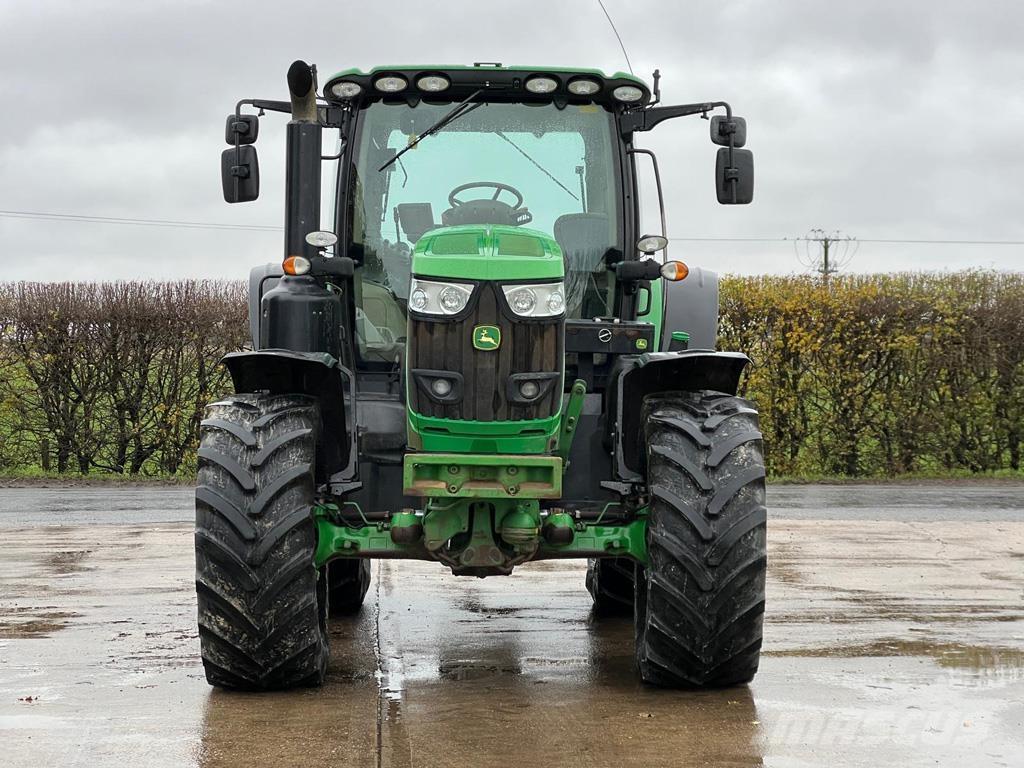 John Deere 6215R Tractoare
