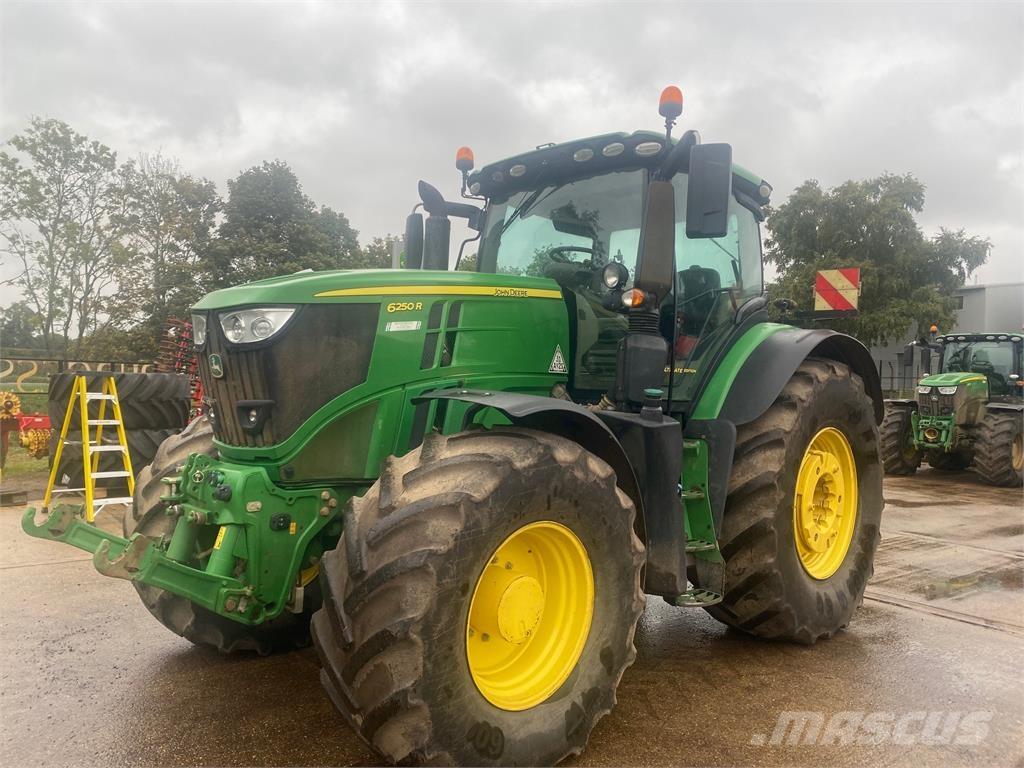 John Deere 6250R Tractoare
