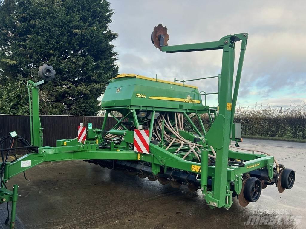 John Deere 750A Perforatoare