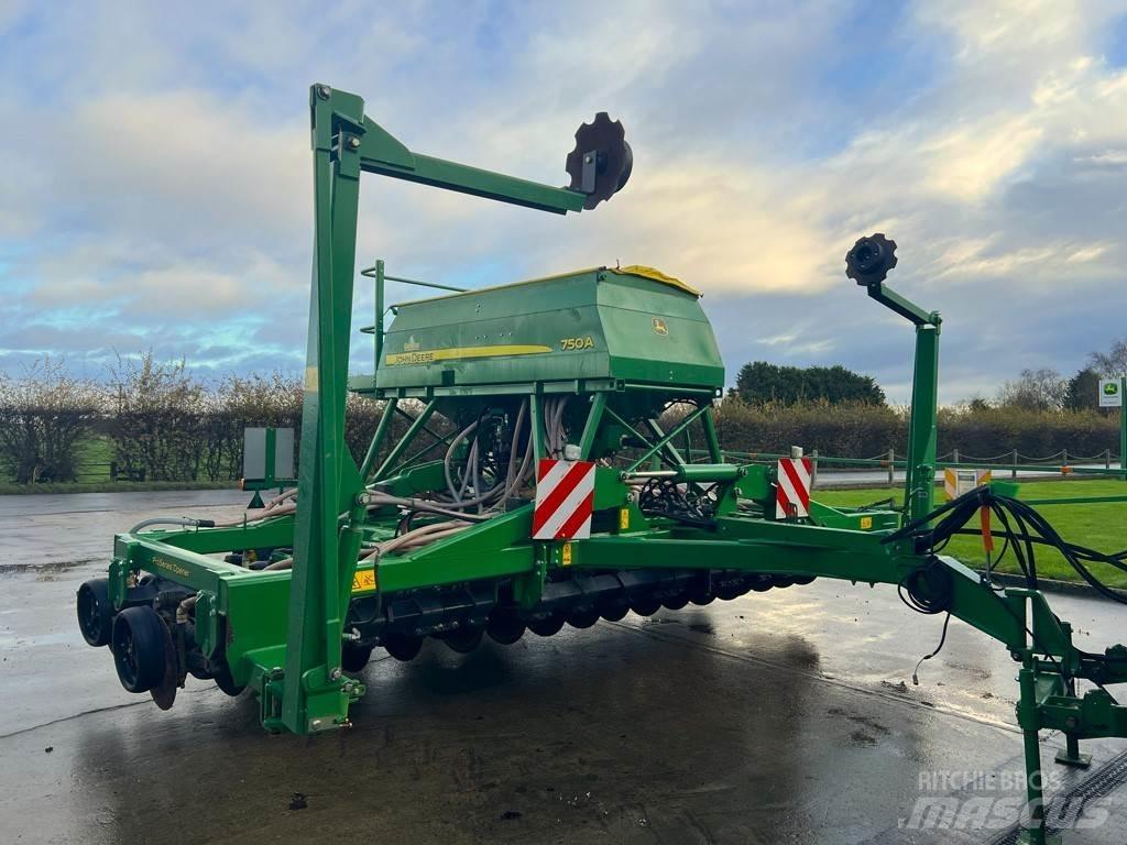 John Deere 750A Perforatoare
