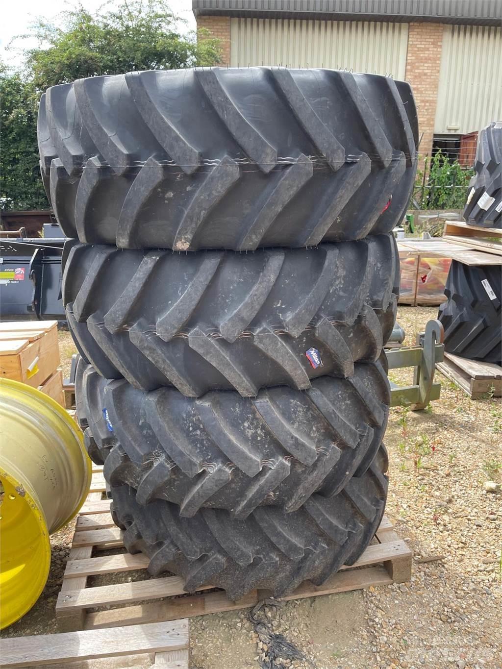 John Deere TYRES Utilaje agricole - Altele