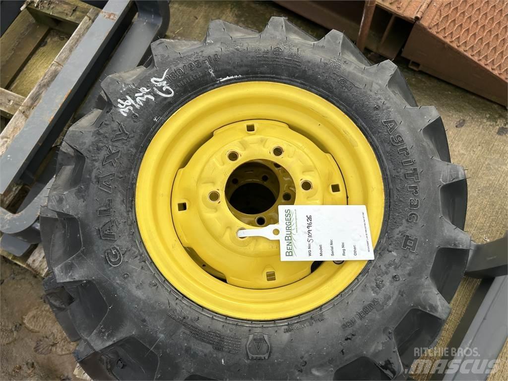 John Deere TYRES Utilaje agricole - Altele