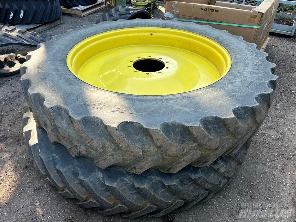 John Deere TYRES Utilaje agricole - Altele