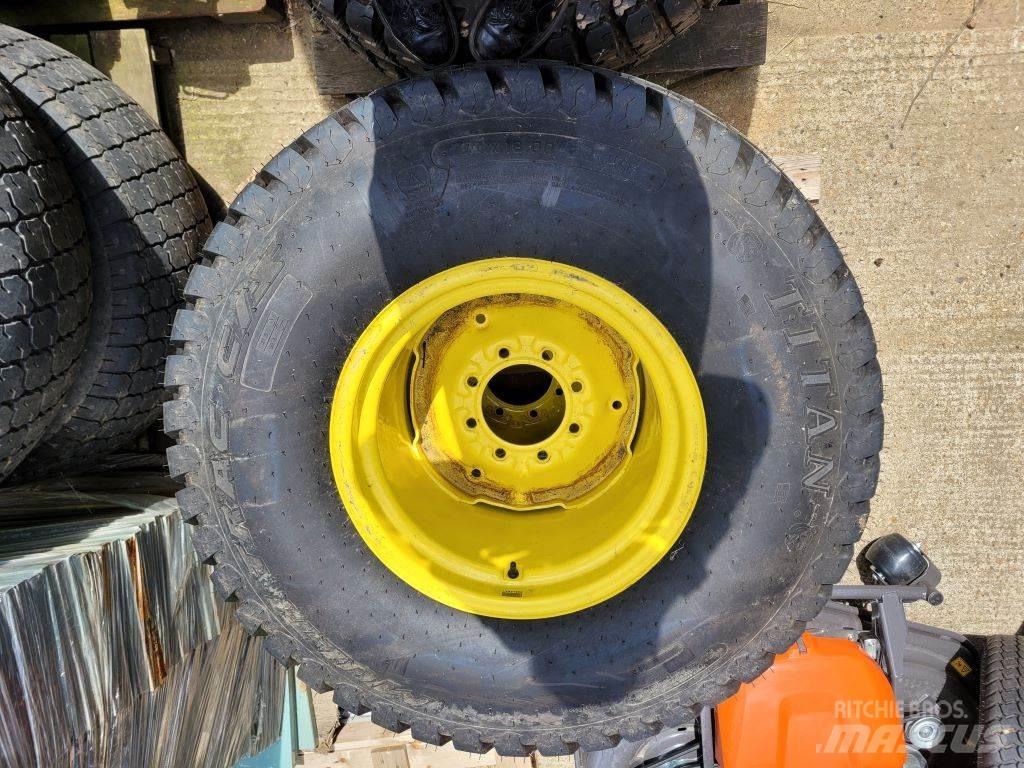 John Deere WHEELS Tractoare compacte