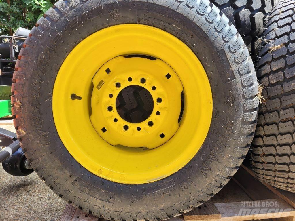 John Deere WHEELS Tractoare compacte