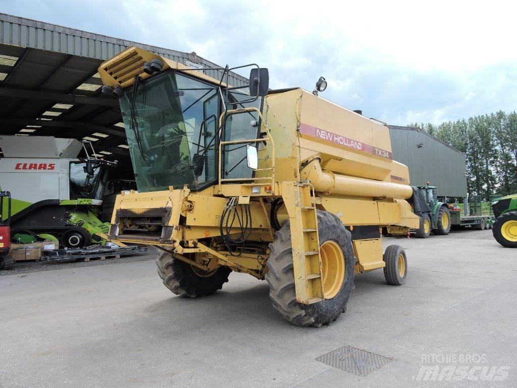 New Holland TX34 Combine de secerat