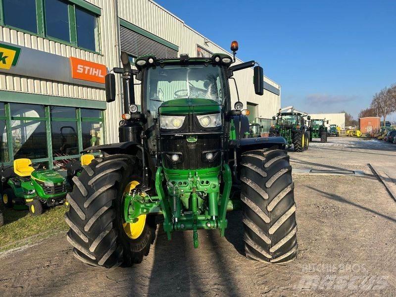 John Deere 6215R Tractoare
