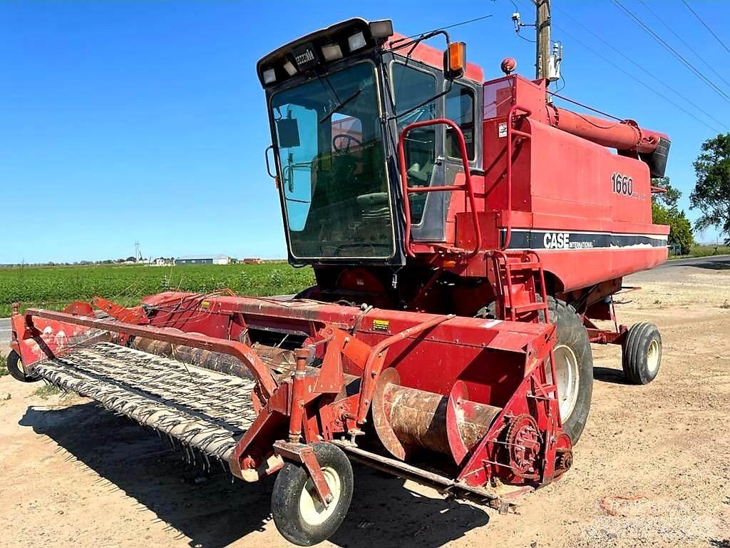 Case IH 1660 Combine de secerat