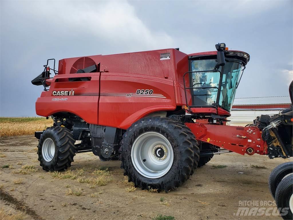 Case IH 8250 Combine de secerat