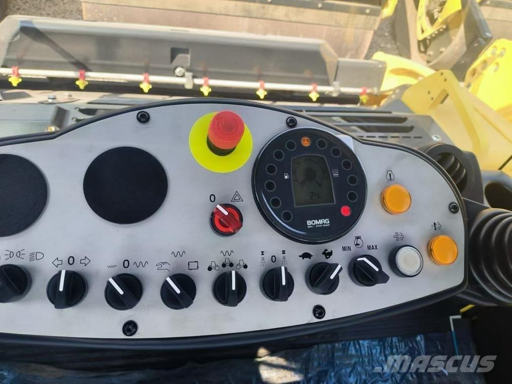 Bomag BW 203 AD-4 Cilindri compactori dubli