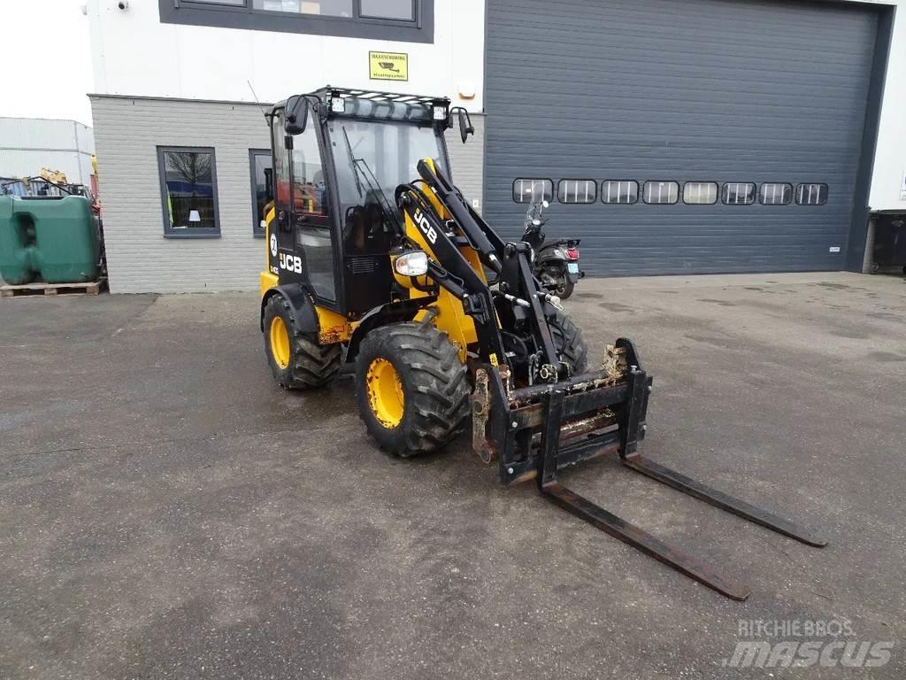 JCB 403 Incarcator pe pneuri