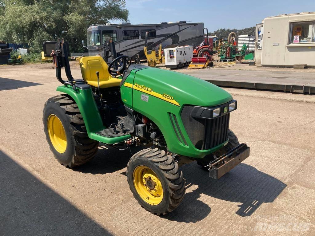 John Deere 3720 Tractoare