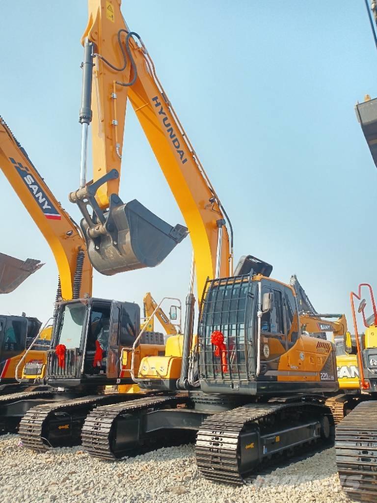 Hyundai 220 Excavatoare 7t - 12t