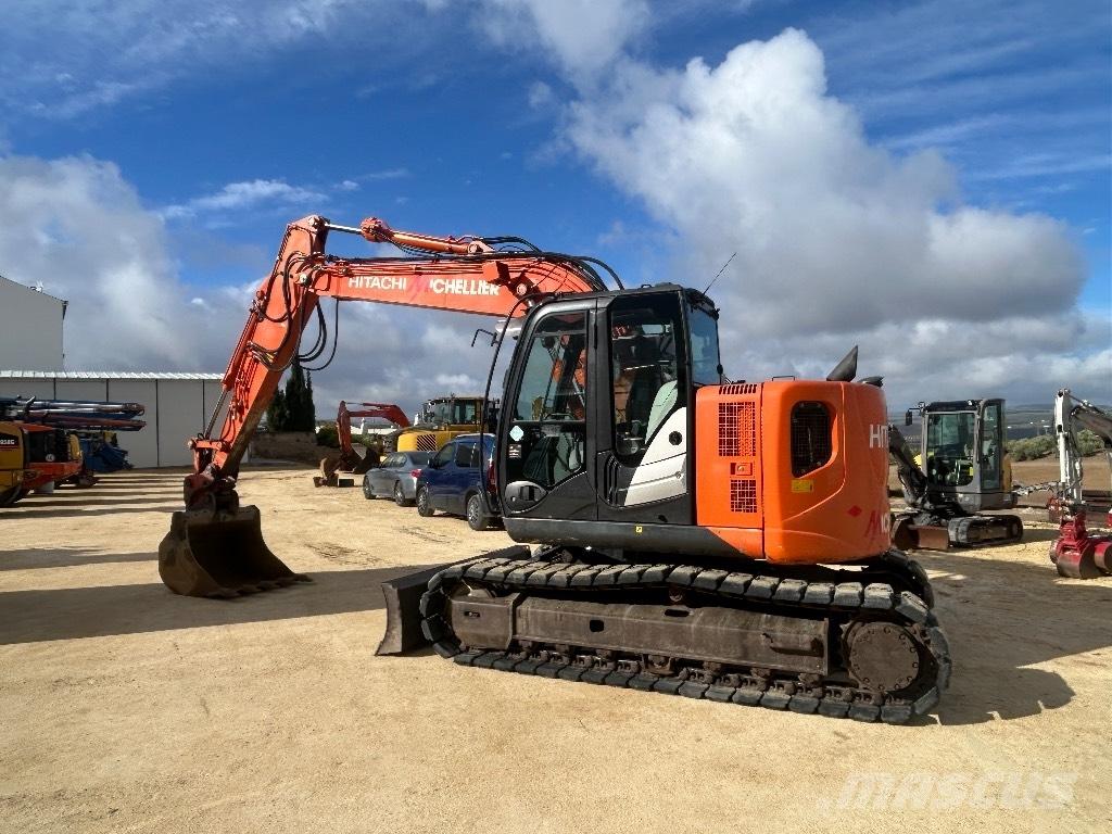 Hitachi ZX 135 Excavatoare pe șenile

