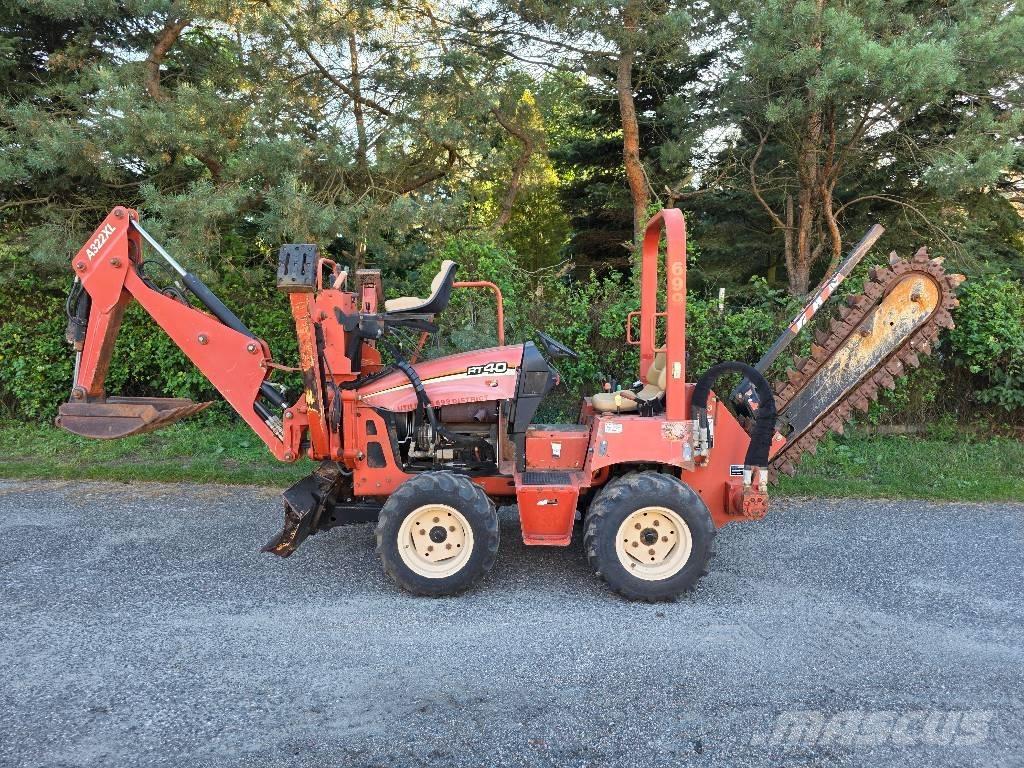 Ditch Witch RT 40 Excavatoare de santuri
