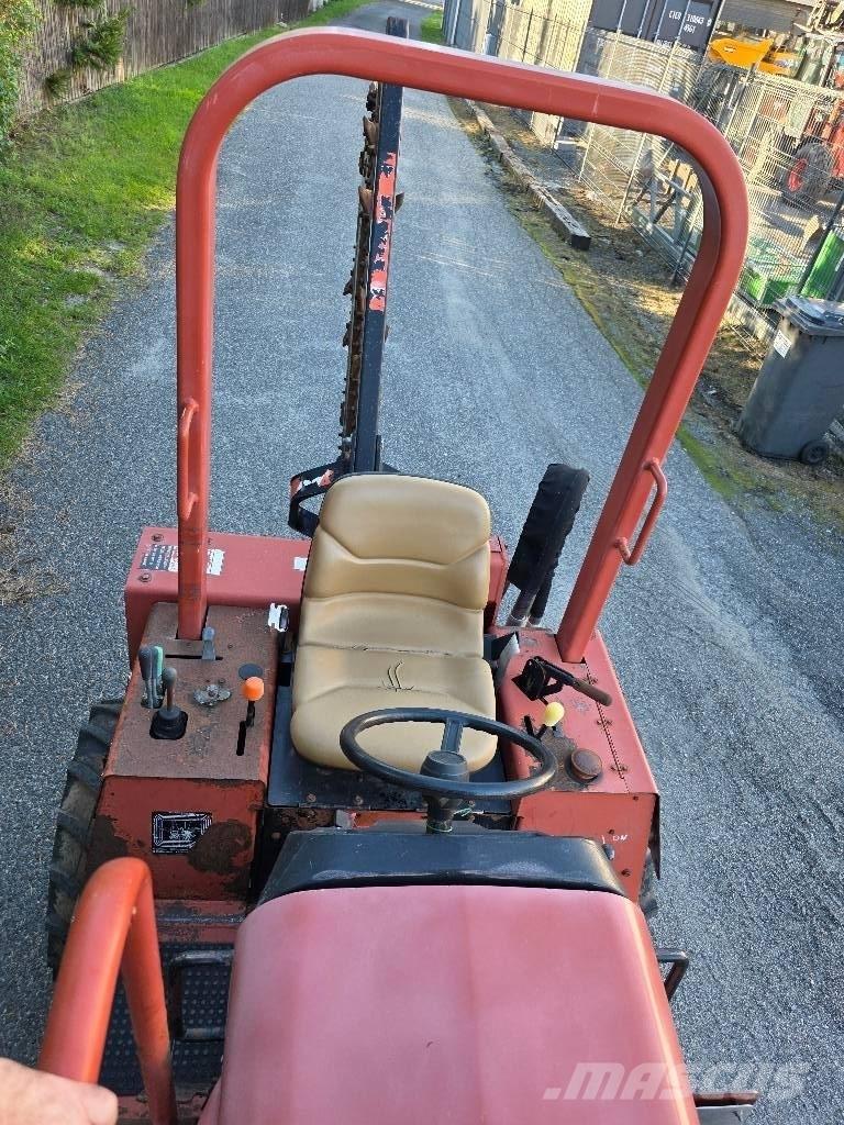 Ditch Witch RT 40 Excavatoare de santuri