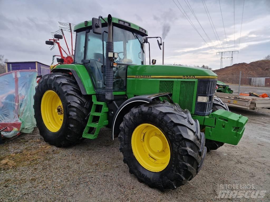 John Deere 7700 Tractoare