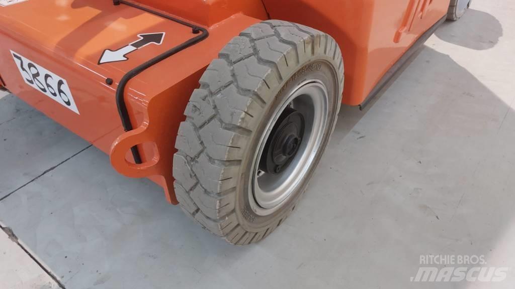 JLG E 400 AJPN Nacele cu brat articulat