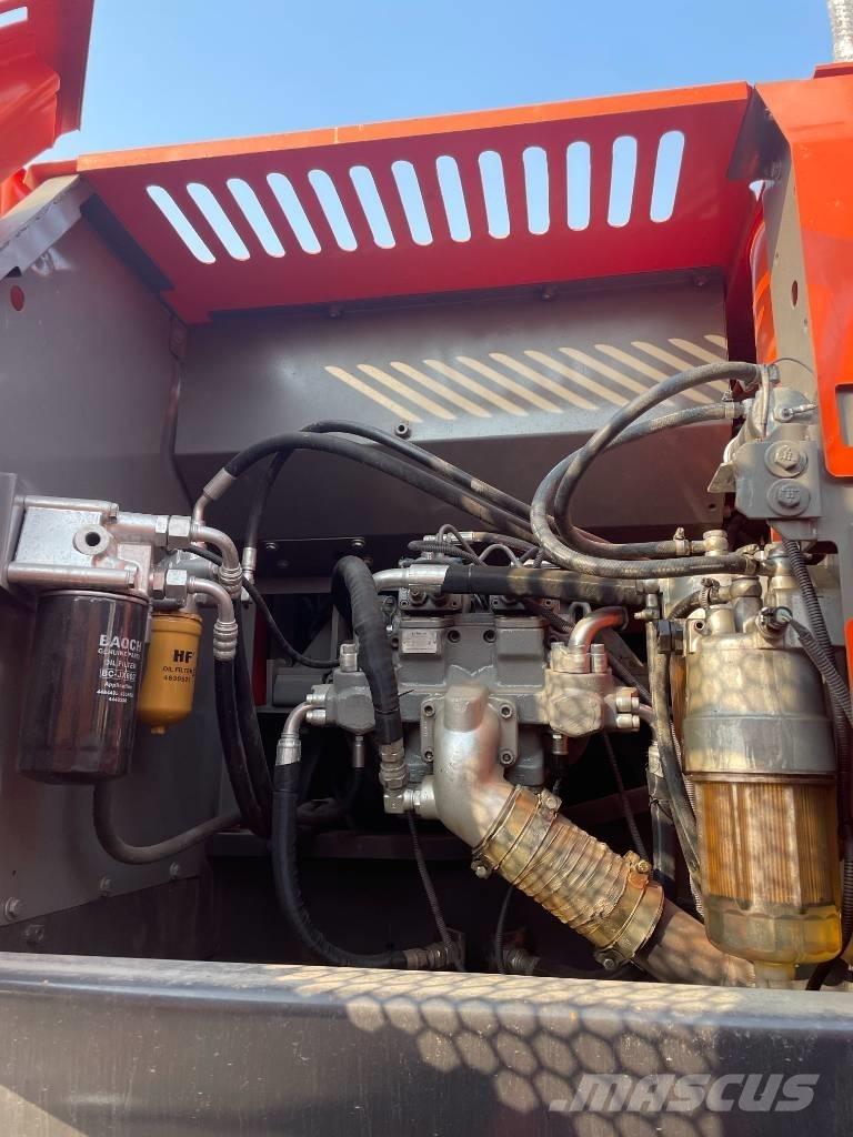Hitachi ZX 210 Excavatoare pe șenile
