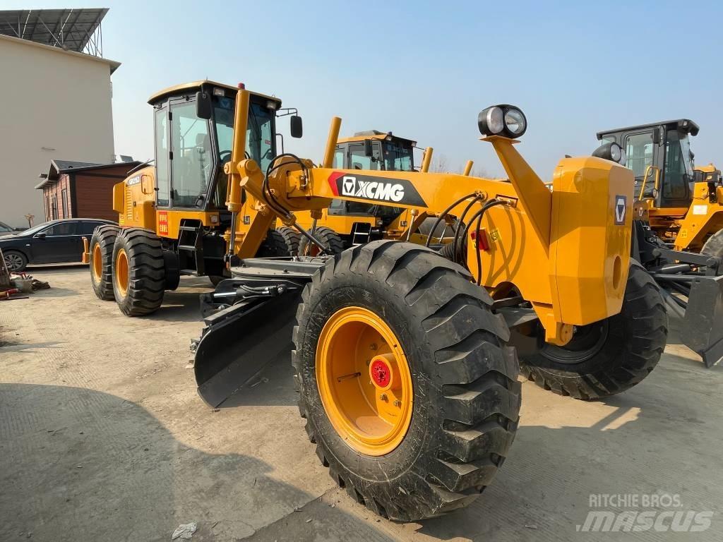 XCMG gr2153 Incarcator pe pneuri