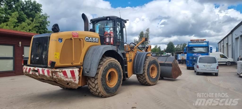 CASE 1021 F Incarcator pe pneuri