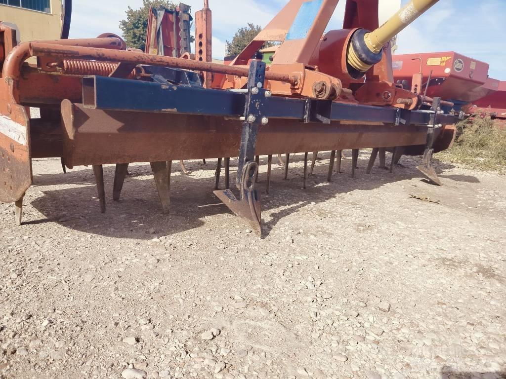 Kuhn HR 302 Grape