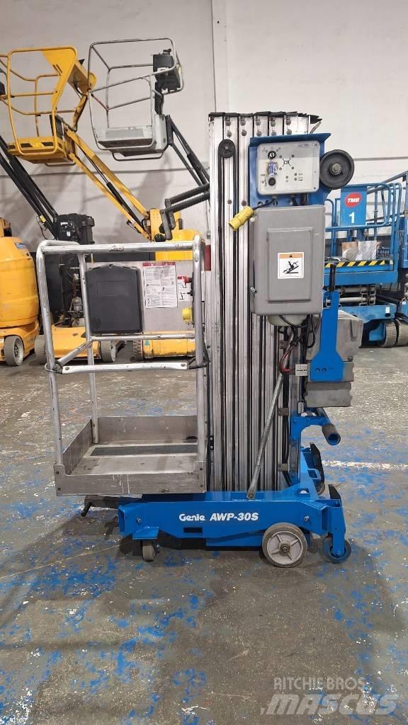Genie AWP 30 S Ascensoare verticale catarg