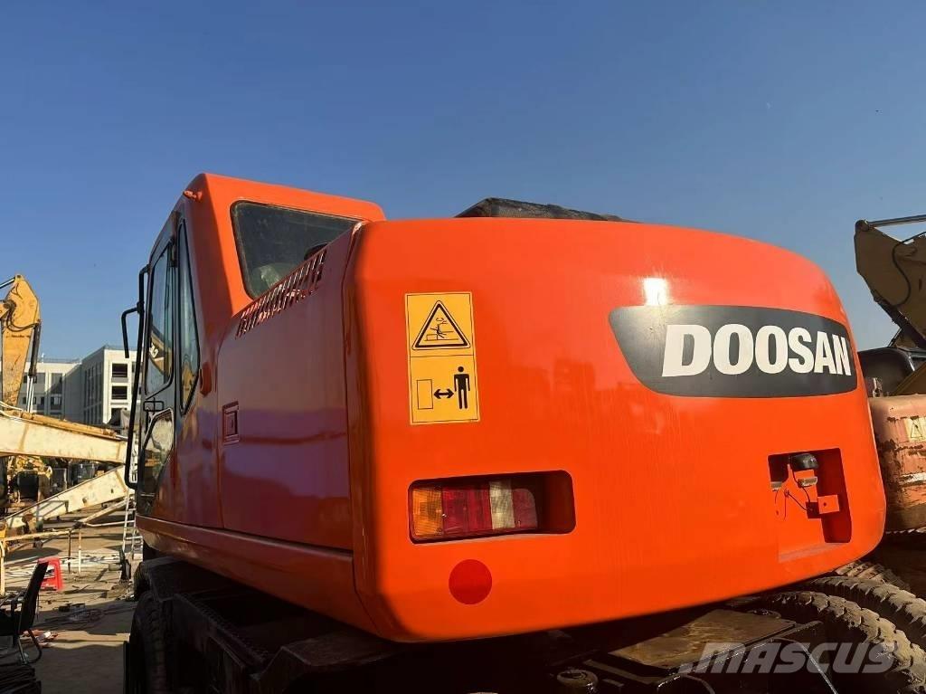 Doosan 150 W-7 Excavatoare cu roti