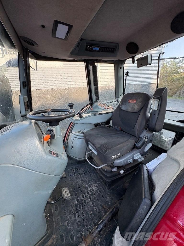 Valtra N 143 Tractoare