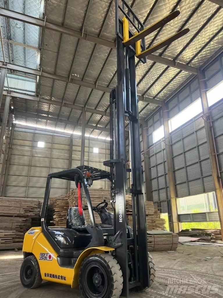 Komatsu FD 30 T-17 Stivuitor diesel
